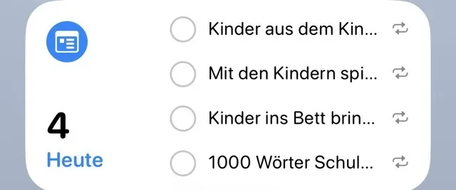 Screenshot einer Aufgabenliste mit den Aufgaben: Kinder aus dem Kindergarten abholen, mit den Kindern spielen, Kinder ins Bett bringen, 1000 Wörter Schulerinnerungen schreiben