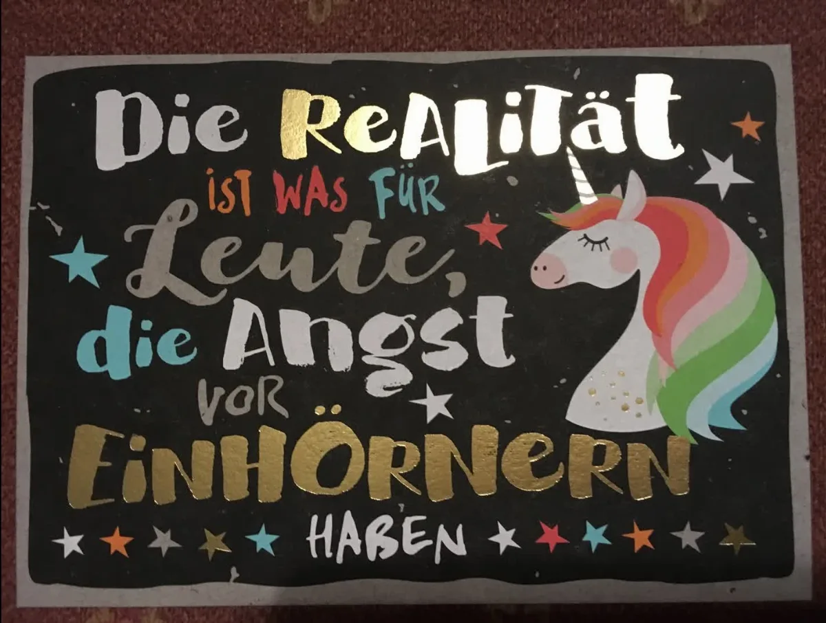 Postkarte mit dem Text: Die Realität ist was für Leute, die Angst vor Einhörnern haben.